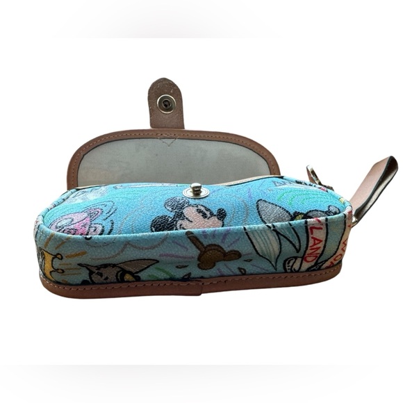 Rare Dooney & Bourke Disney Sketch Wristlet - Picture 4 of 9